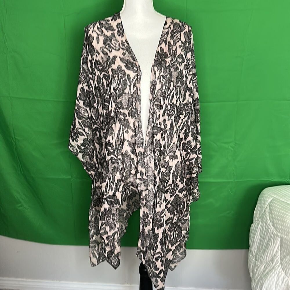 Lane Bryant Sleeve Kimono Tan background with black floral print 2X